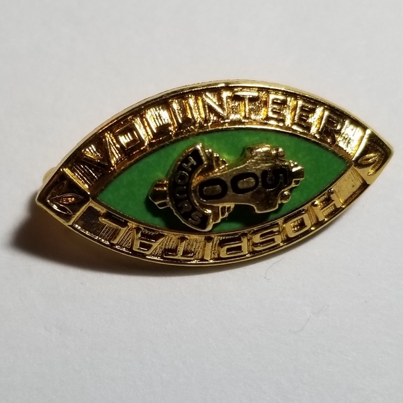 Vintage Hospital Volunteer 500 Hours pin gold tone brooch green enamel - Picture 6 of 7